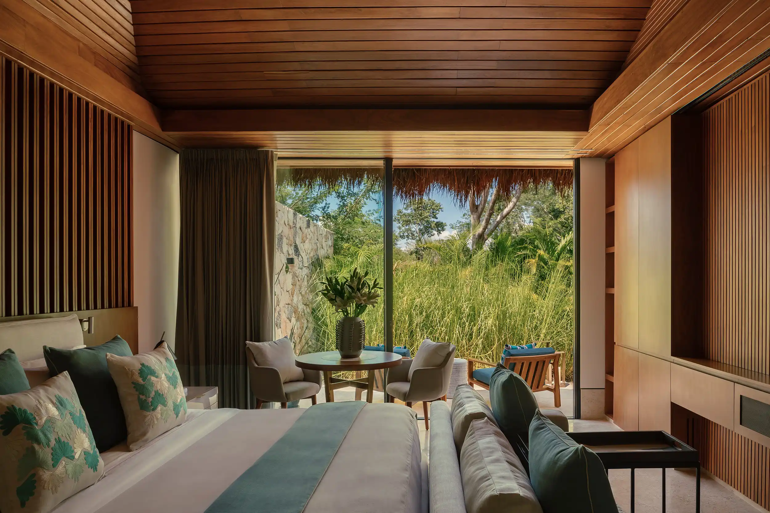 Fondo de una recámara de residencia de lujo